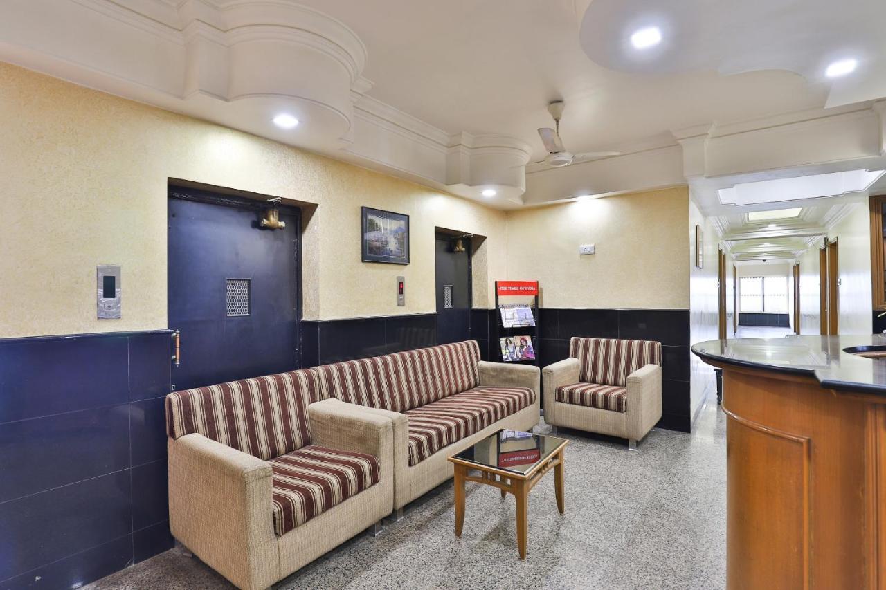 Oyo 17117 Hotel Rainbow ヴァドーダラー エクステリア 写真