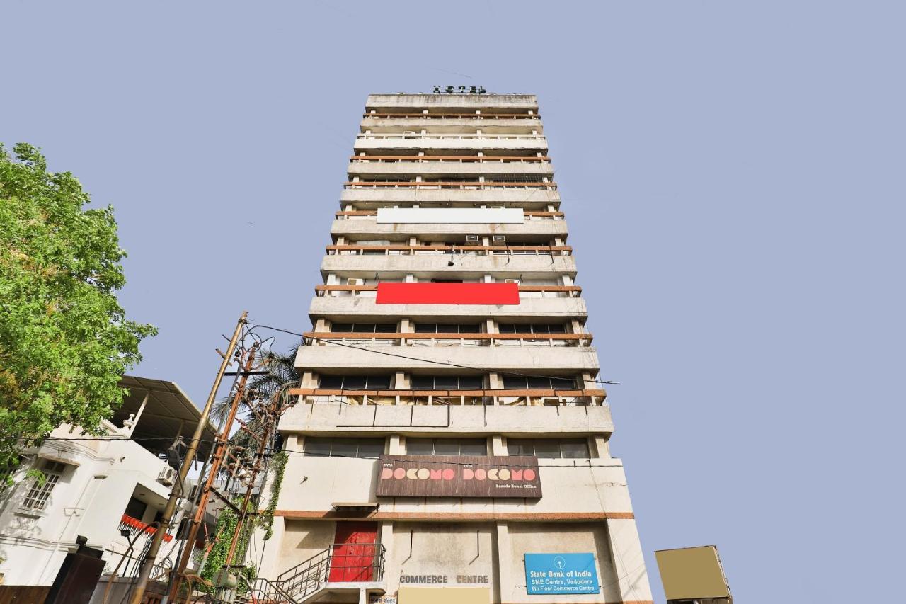 Oyo 17117 Hotel Rainbow ヴァドーダラー エクステリア 写真