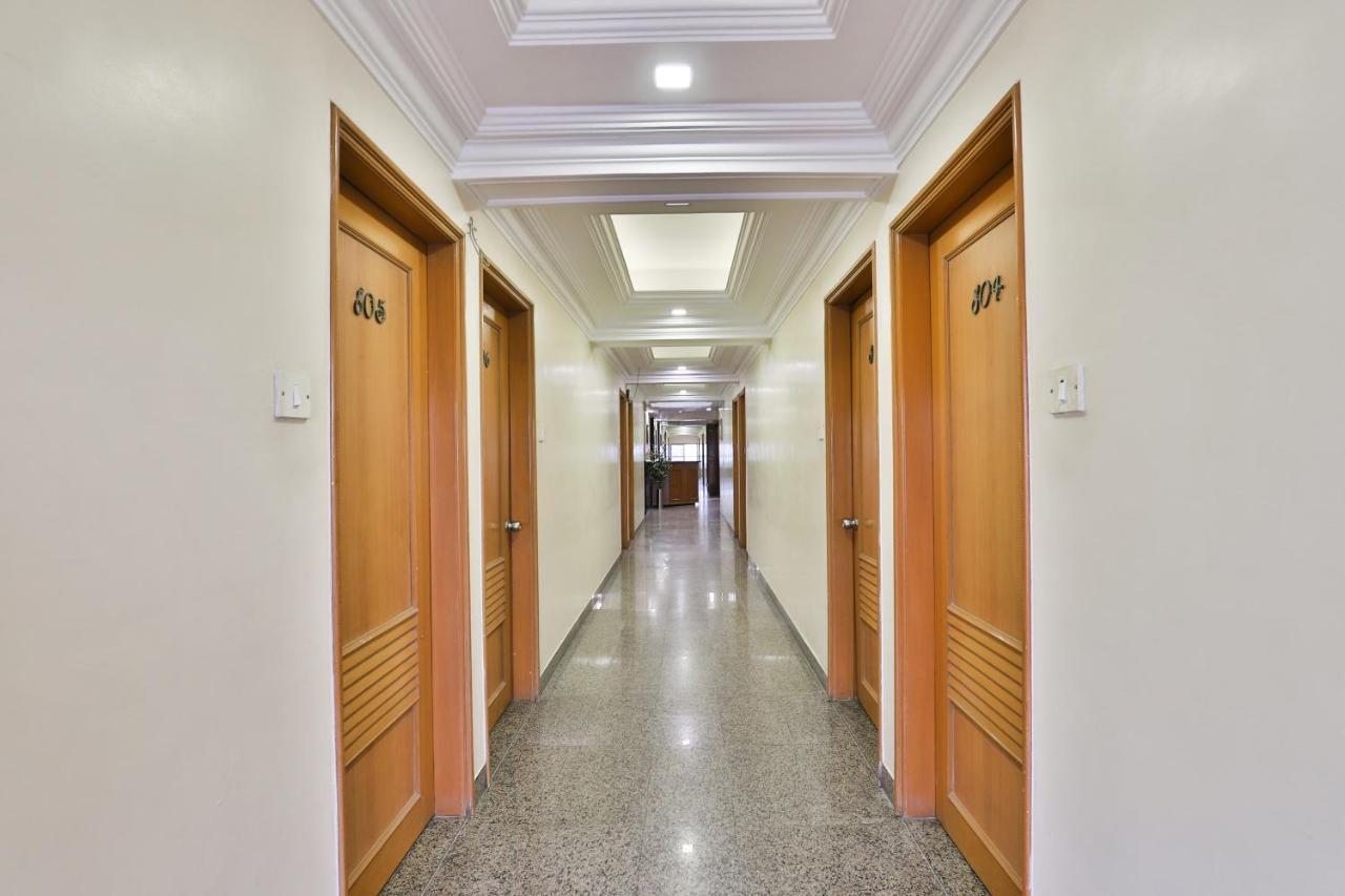 Oyo 17117 Hotel Rainbow ヴァドーダラー エクステリア 写真