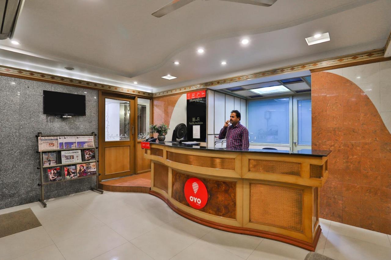 Oyo 17117 Hotel Rainbow ヴァドーダラー エクステリア 写真