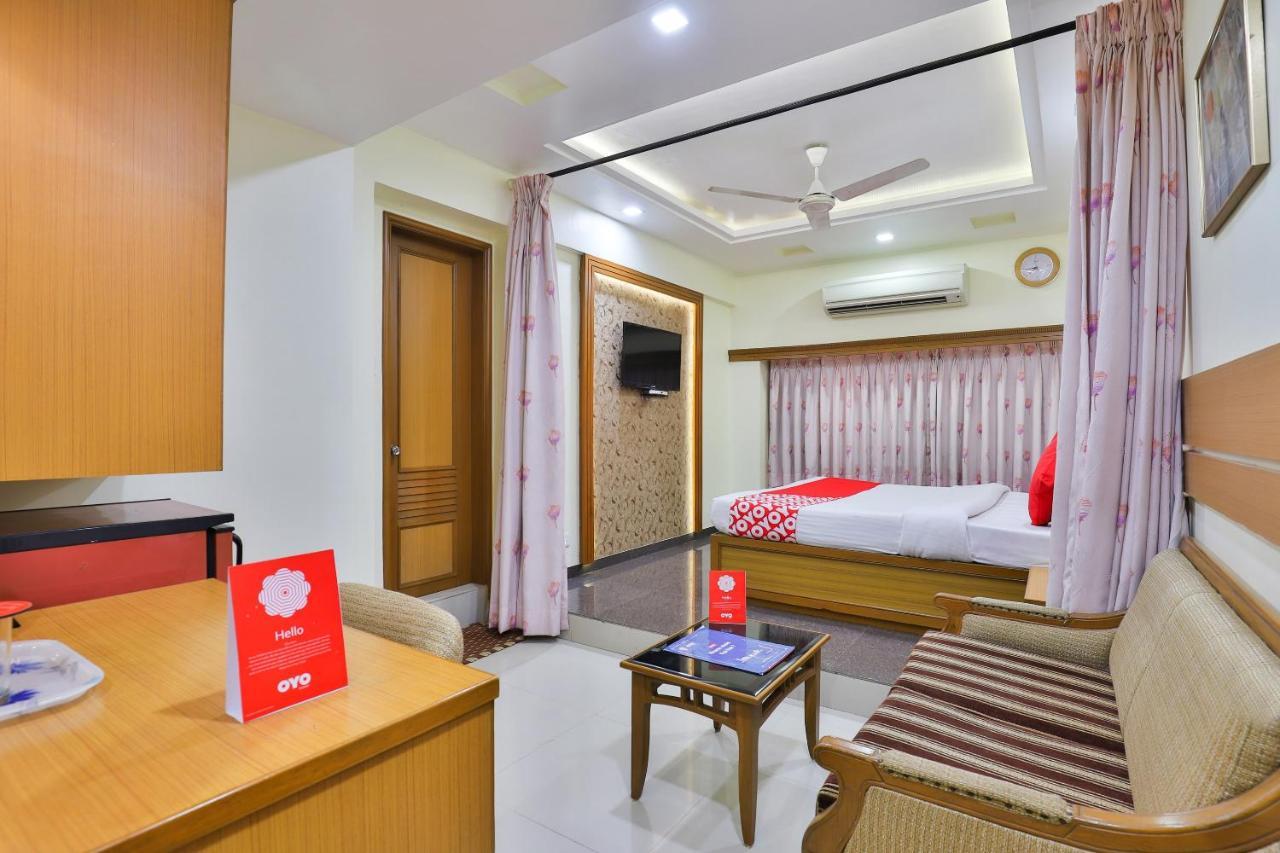 Oyo 17117 Hotel Rainbow ヴァドーダラー エクステリア 写真