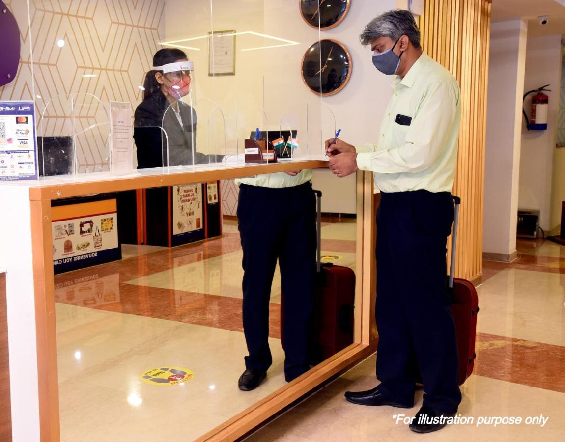 Oyo 17117 Hotel Rainbow ヴァドーダラー エクステリア 写真